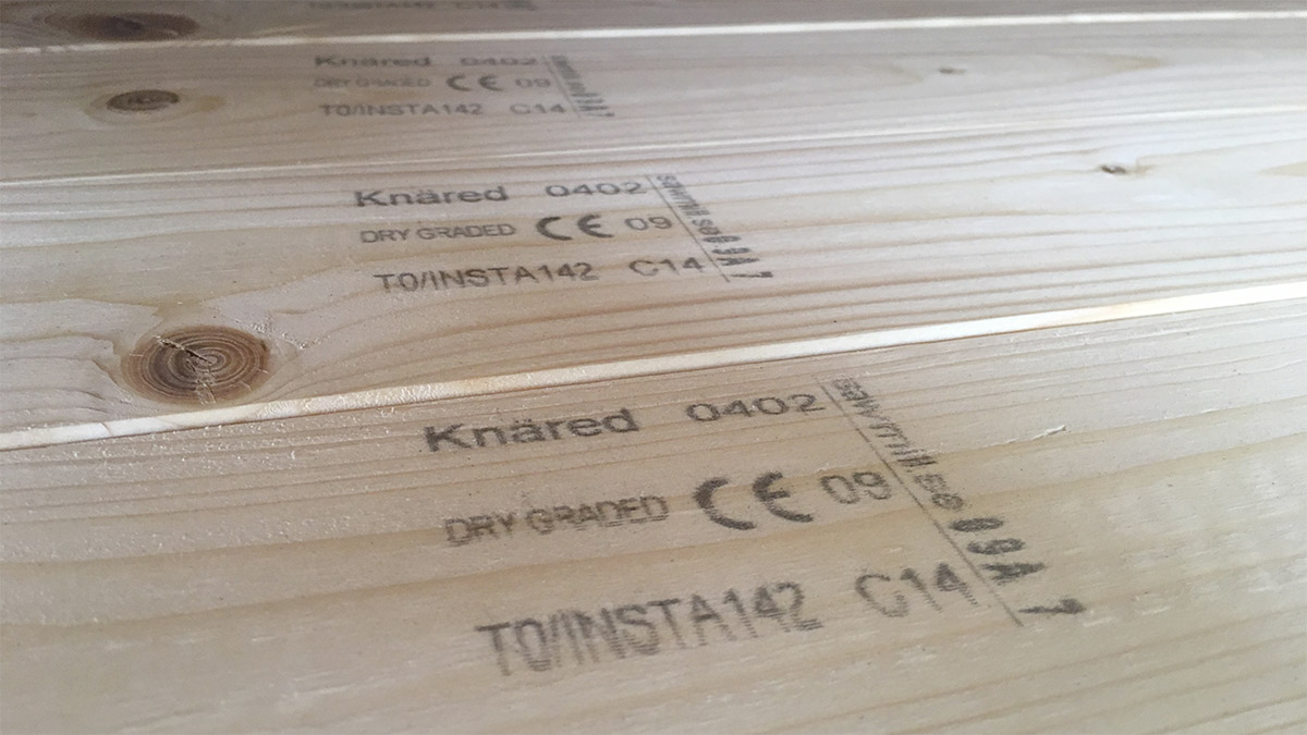 Close up picutre of wood products with Knäredssågens markings